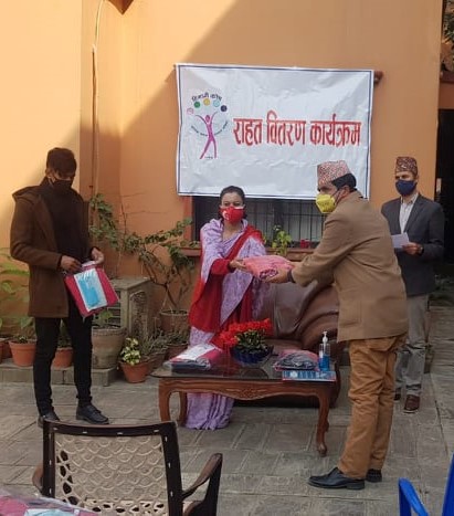  हिमानी ट्रस्टद्वारा पृथ्वीजयन्तीको अवसरमा विभिन्न विद्यालयका छात्रछात्राहरुको लागि न्यानो कपडा वितरण